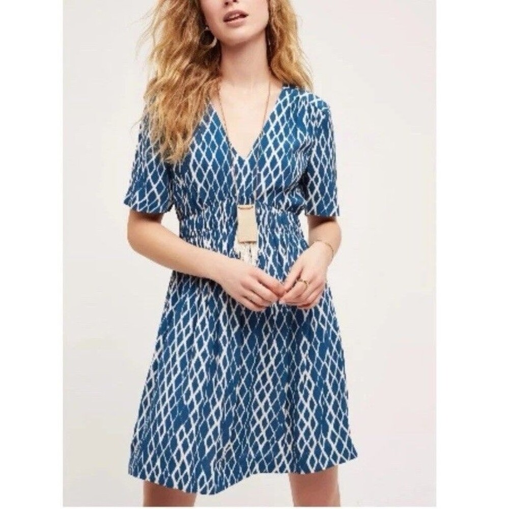 Anthropologie HD in Paris Blue White Diamond Ikat Print Mini Dress V-Neck Size 4